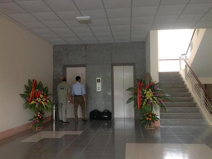 Thang máy trường học