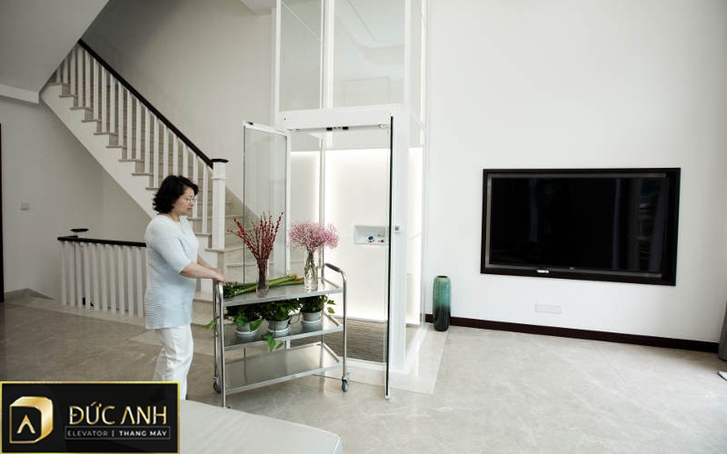 Có nên lắp đặt thang máy lồng kính cho gia đình?