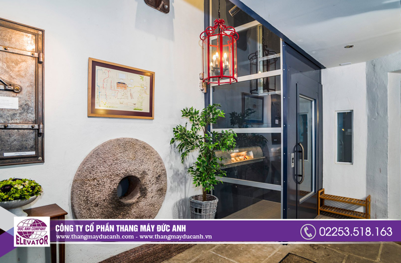 Mẫu thang máy lồng kính phá cách phù hợp với kiến trúc nhà