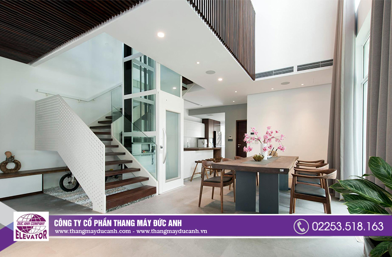 Mẫu thang máy kính dạng vuông nhỏ gọn, hiện đại