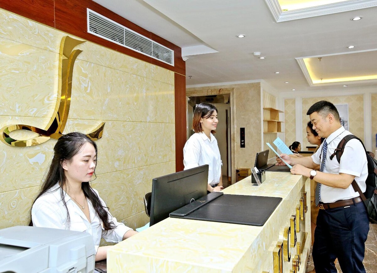 Công trình lắp đặt thang máy Luckful Hotel tại Hà Nội với kiểu dáng thang máy sang trọng,