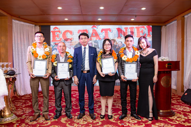 thang máy đức anh chương trình tất niên 2018