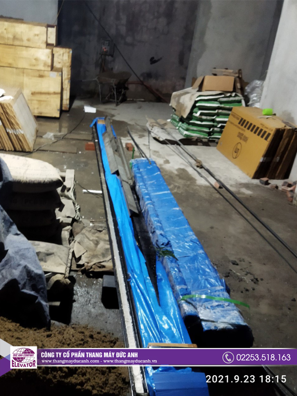 Linh kiện thang máy đã được vận chuyển dưới sự giám sát chặt chẽ