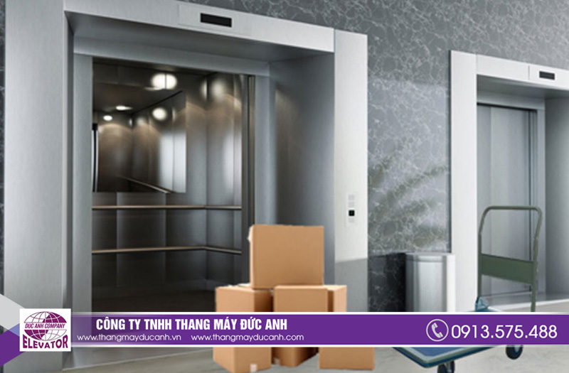 Thang máy tải hàng là phương tiện vận chuyển rất quan trọng trong các nhà máy, kho hàng...