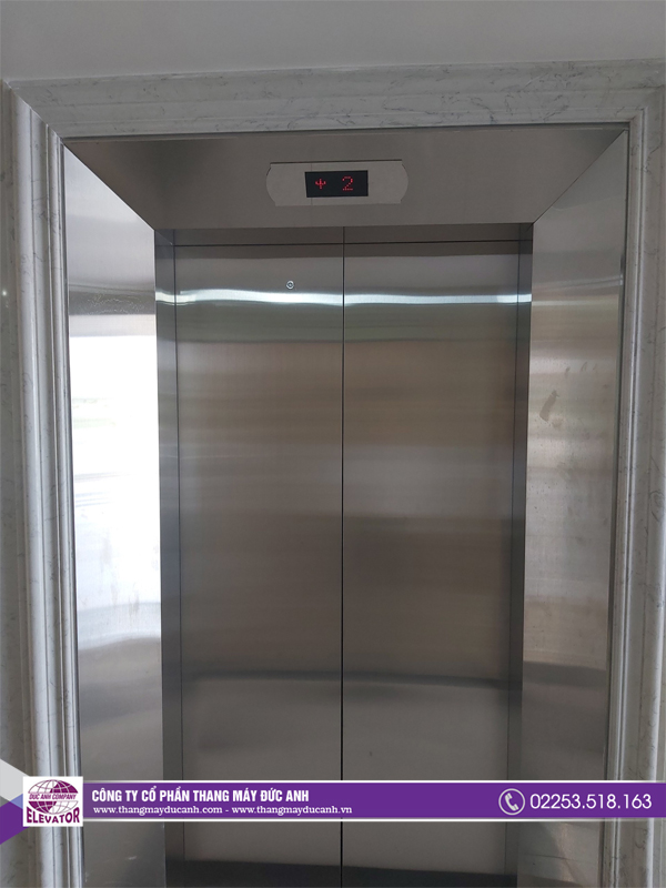 Thang máy tải khách 750kg được đưa vào lắp đặt tại ở đại sảnh và ở các tầng