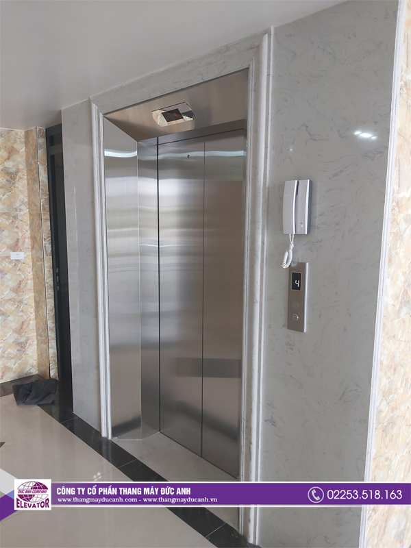 Thang máy tải khách 750kg được thiết kế sang trọng, hiện đại, phù hợp với không gian