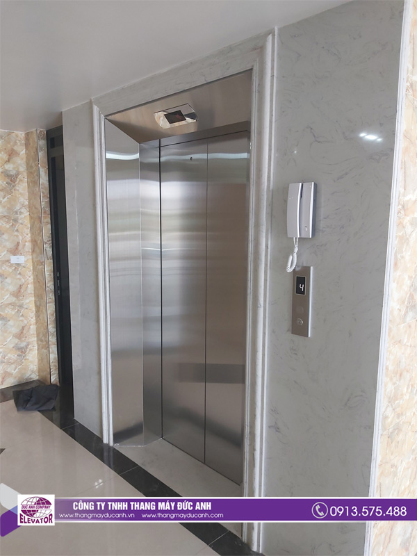 Thang máy tải khách 750kg được đưa vào lắp đặt tại ở đại sảnh và ở các tầng