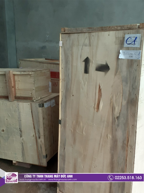 Hình ảnh tập kết hàng về công trình để chuẩn bị lắp đặt