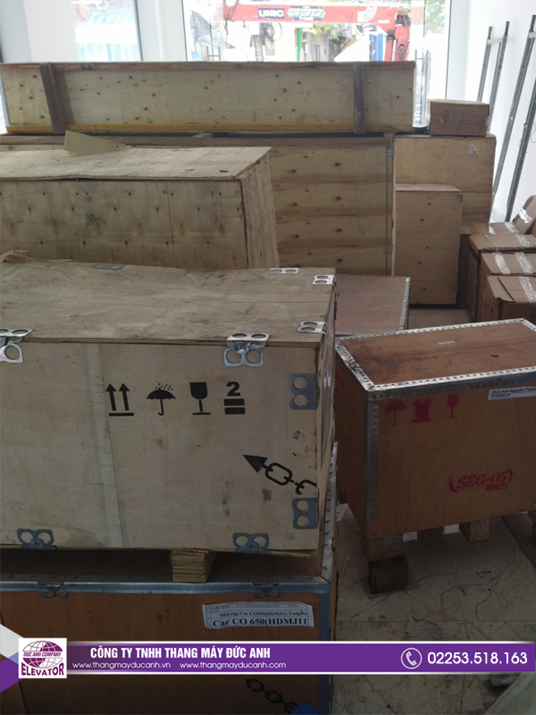 Tập kết hàng về chuẩn bị lắp đặt thang máy 350kg tại Hạ Lý Hải Phòng