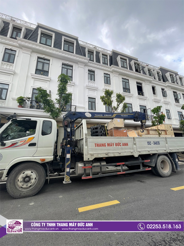Linh kiện động cơ máy Montanary nhập khẩu từ Ý được vận chuyển đến công trình tại Hoàng Huy Mall