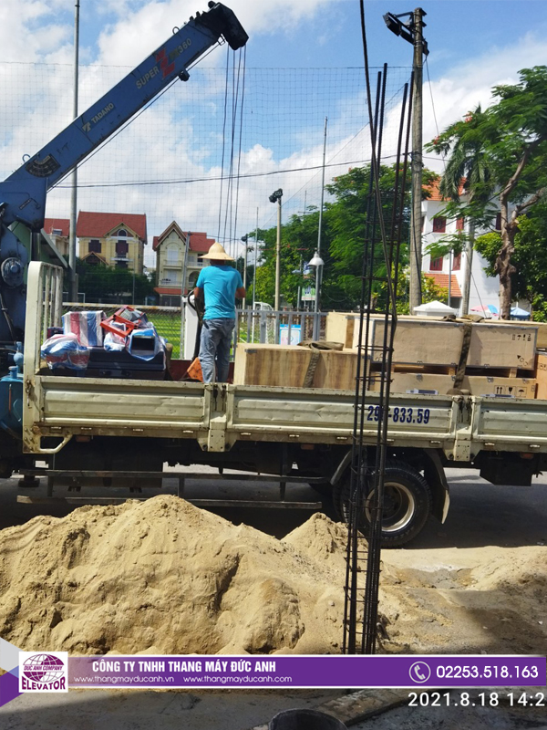 Tập kết hàng về lắp đặt thang máy gia đình 450kg tại Lạch Tray Hải Phòng