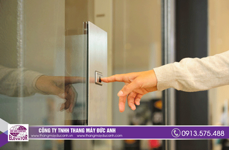 Thang máy bấm không nhạy, nên gọi nhân viên đến để bảo trì