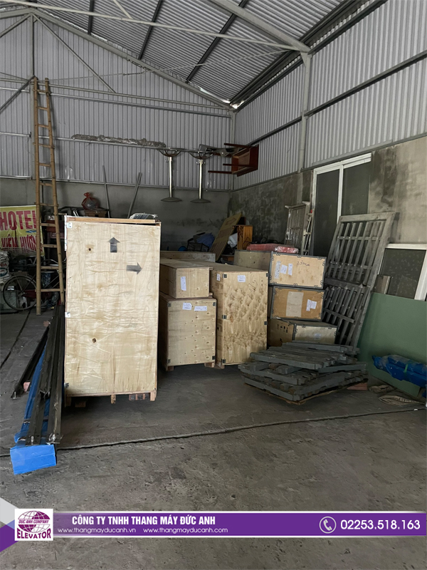 Linh kiện lắp đặt Máy montanary - tủ step đã được vận chuyển đến công trình