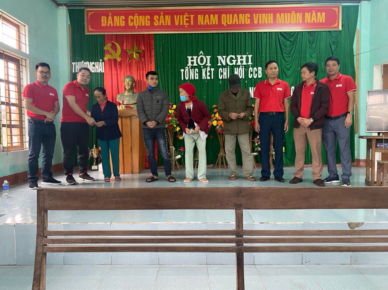 Đoàn từ thiện nhận được sự đón tiếp nhiệt tình từ phía người dân
