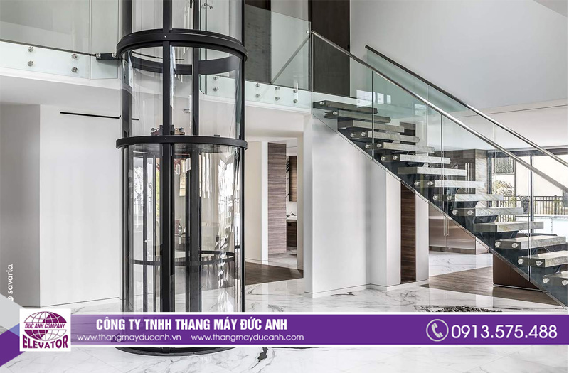 Thang máy kính với giá trị thẩm mỹ cao đang rất được ưa chuộng lắp đặt trong các gia đình
