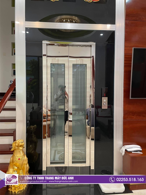 Thang máy lồng kính đẹp phù hợp với thiết kế nhà hiện đại