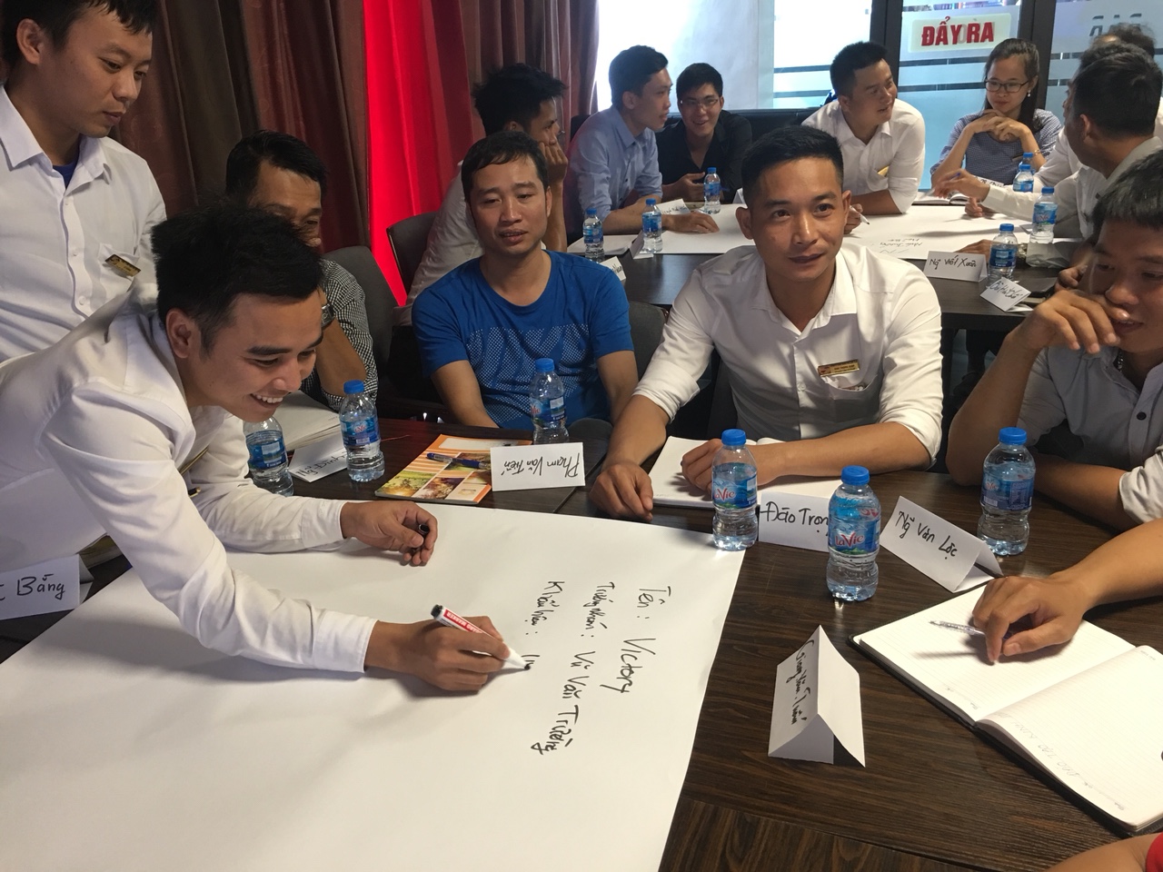 đào tạo kỹ năng giao tiếp, chăm sóc khách hàng
