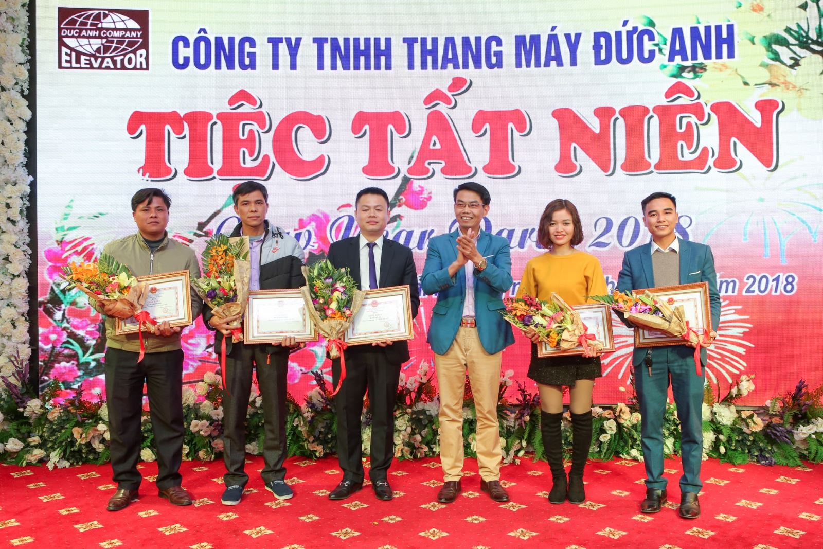 tiệc tất niên cuối năm