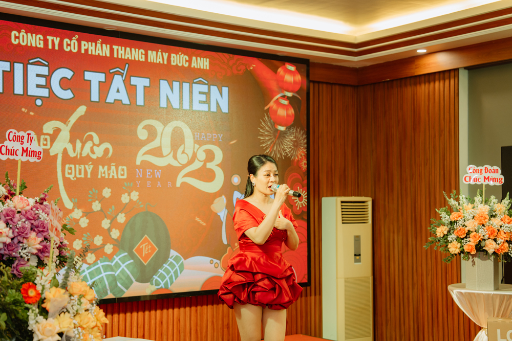 Những tiết mục ca nhạc đặc sắc trong buổi tất niên
