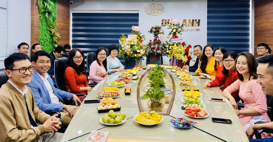 Công ty TNHH Thang máy Đức Anh chào mừng ngày Quốc tế phụ nữ 8/3