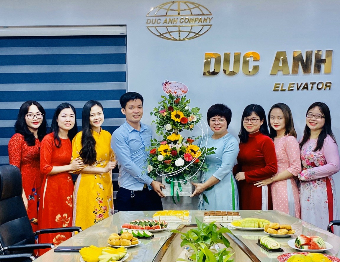 Ông Lê Văn Mạnh - Giám đốc công ty Uy Phong gửi những lời chúc mừng tốt đẹp nhất  đến tập thể nữ cán bộ CNV thang máy Đức Anh ngày 8/3 trọn vẹn và ý nghĩa