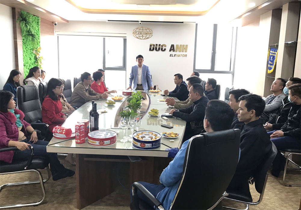 Ông Hà Văn Dương - giám đốc Công ty TNHH Thang máy Đức Anh gửi lời chúc đến toàn thể CBNV